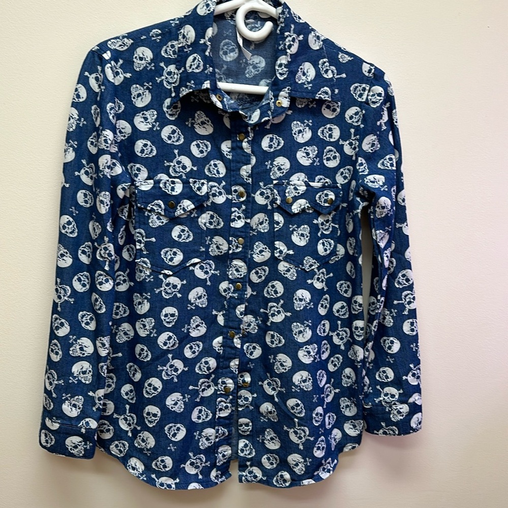 36point5 skull western style button up est size small